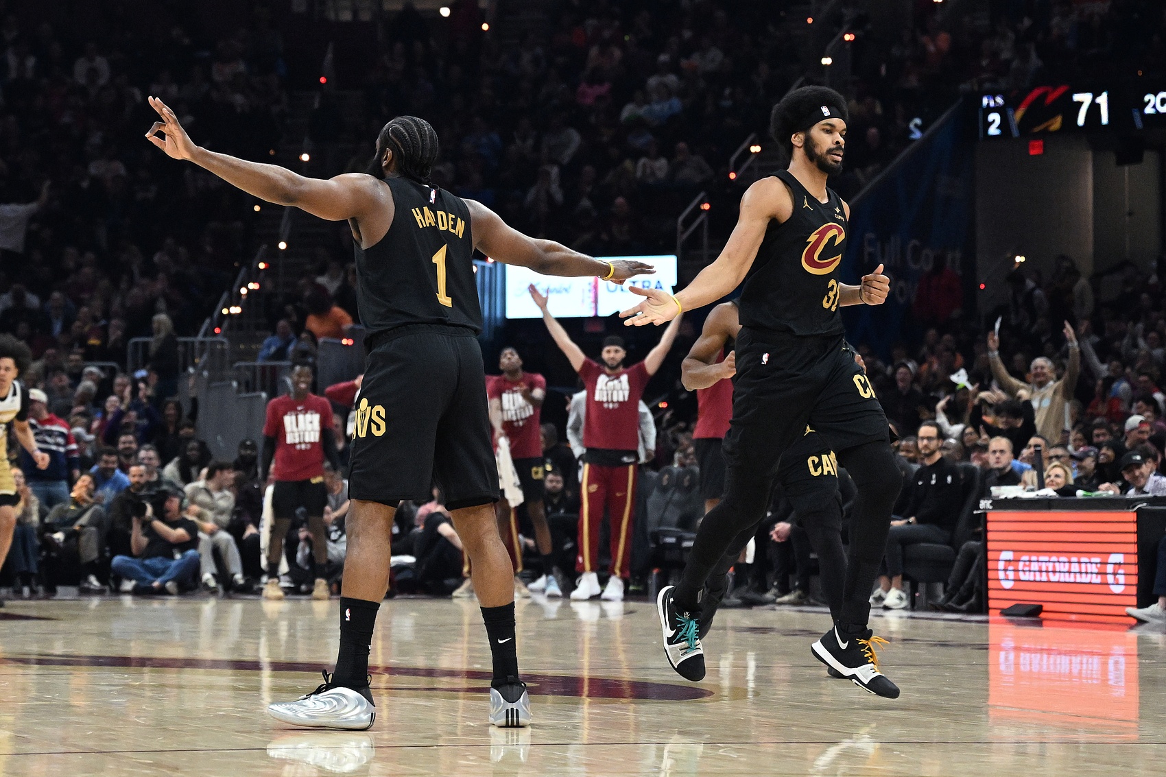 九游个人中心登录-米切尔：哈登来后阿伦提升到一个全新水平 我还没遇到过这种情况