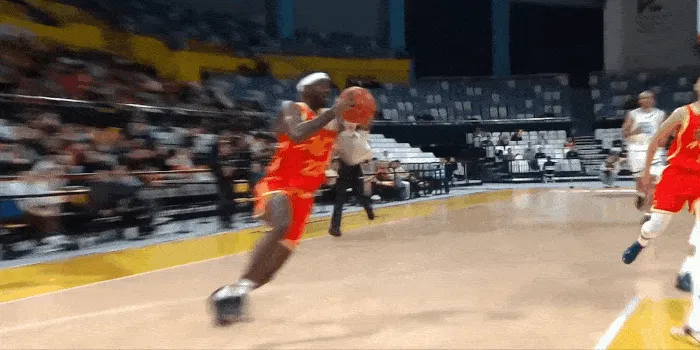 九游官网登录-桑普森接赵嘉仁传球，起三步隔扣李安打成二加一